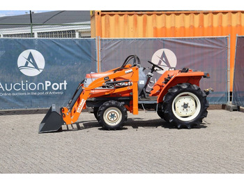 KUBOTA Traktor