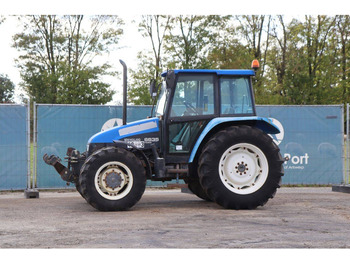 NEW HOLLAND Traktor