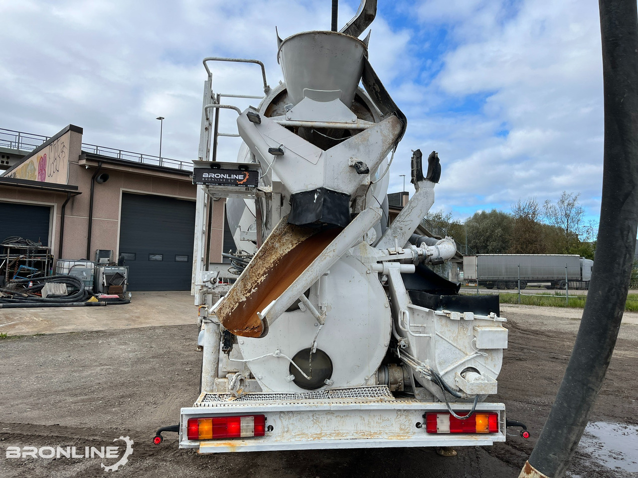 Fahrmischer 2004 MERCEDES-BENZ ACTROS 3241K 8X4/4 PUMI: das Bild 11