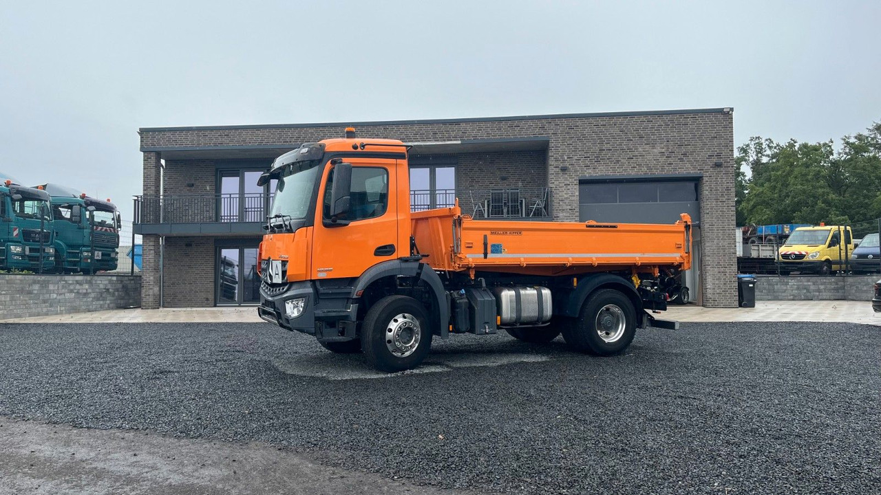 Kipper Mercedes-Benz Arocs 1835 Dreiseitenkipper Meiller: das Bild 1