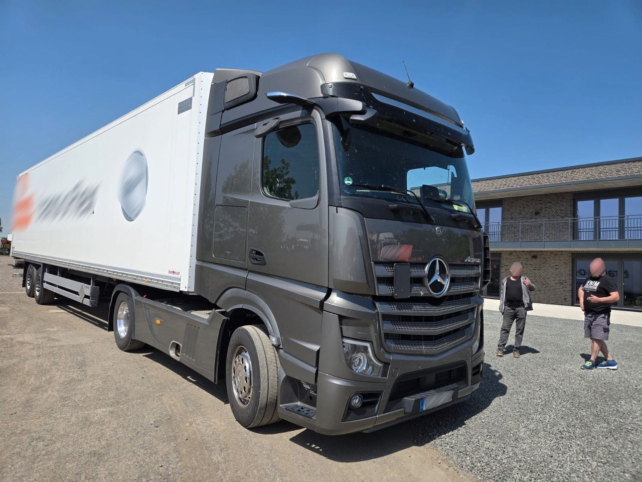 Mercedes-Benz Actros 5 L-Fahrerhaus 2-Achser SZM 1848 - Sattelzugmaschine: das Bild 1 Mercedes-Benz Actros 5 L-Fahrerhaus 2-Achser SZM 1848 - Sattelzugmaschine: das Bild 1