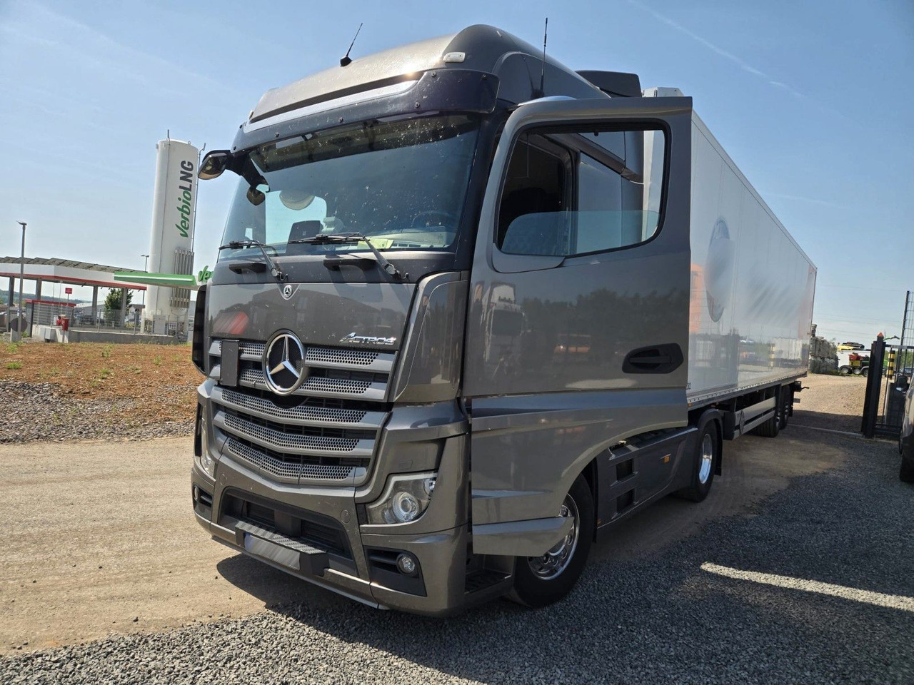Mercedes-Benz Actros 5 L-Fahrerhaus 2-Achser SZM 1848 - Sattelzugmaschine: das Bild 2 Mercedes-Benz Actros 5 L-Fahrerhaus 2-Achser SZM 1848 - Sattelzugmaschine: das Bild 2