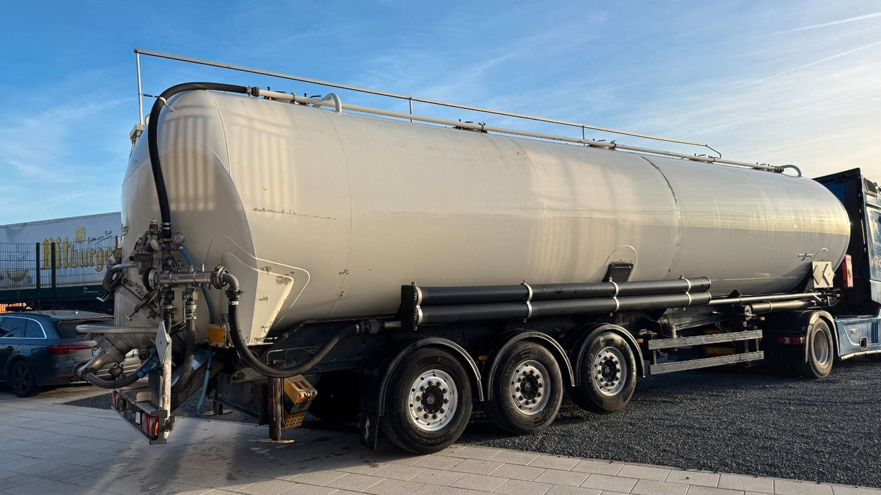 Spitzer SK 2760 CAL GGVS 60m³ Kippsilo - Siloauflieger: das Bild 3 Spitzer SK 2760 CAL GGVS 60m³ Kippsilo - Siloauflieger: das Bild 3