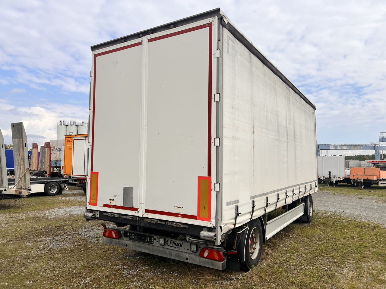 Fliegl ZPS180 2 Achs Jumbo- Planen, Mega, durchladbar - Planenanhänger: das Bild 2 Fliegl ZPS180 2 Achs Jumbo- Planen, Mega, durchladbar - Planenanhänger: das Bild 2