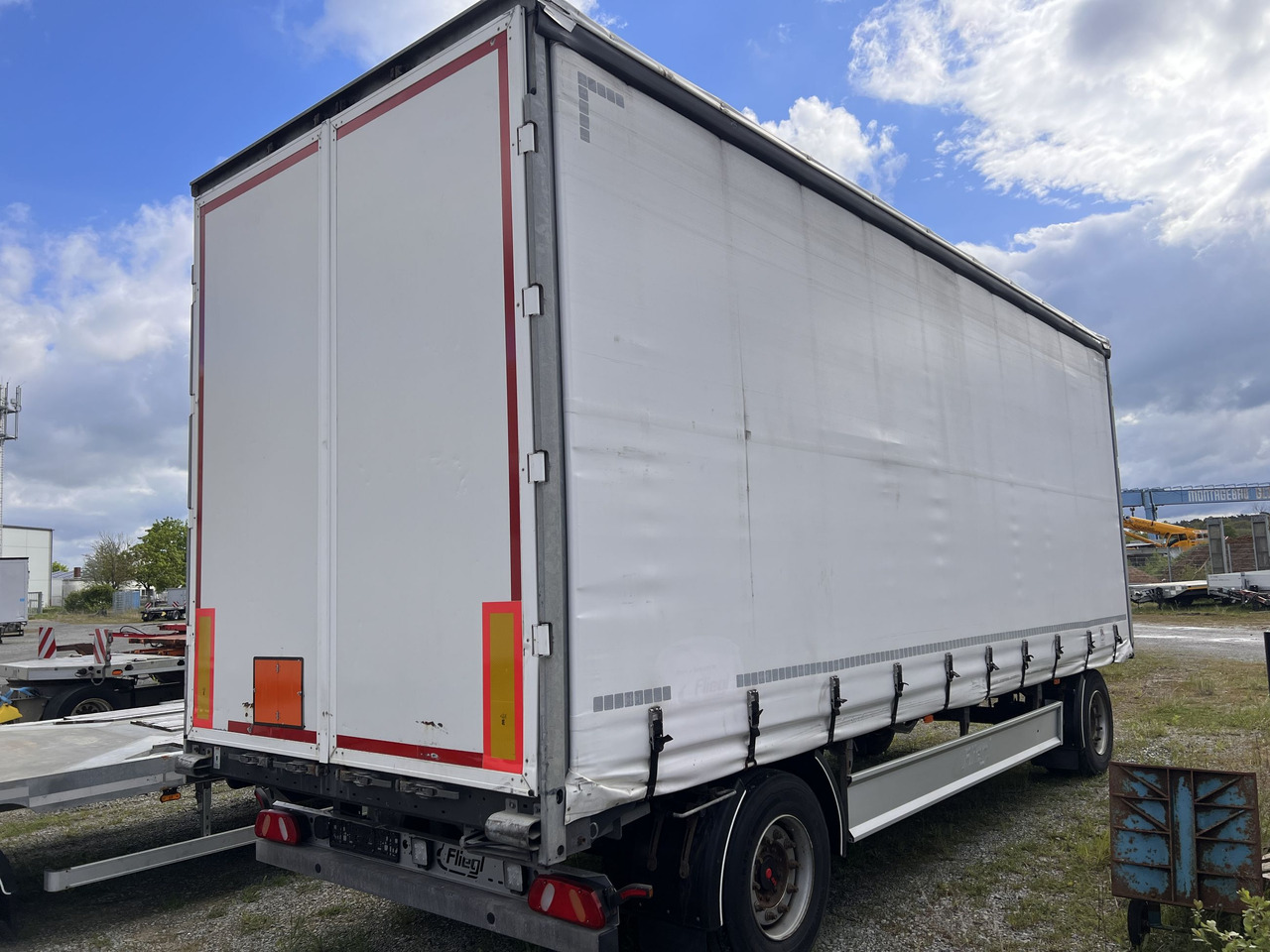 KRONE 2 Achs 2 Achs Jumbo- Planen, Mega, durchladbar - Planenanhänger: das Bild 4 KRONE 2 Achs 2 Achs Jumbo- Planen, Mega, durchladbar - Planenanhänger: das Bild 4