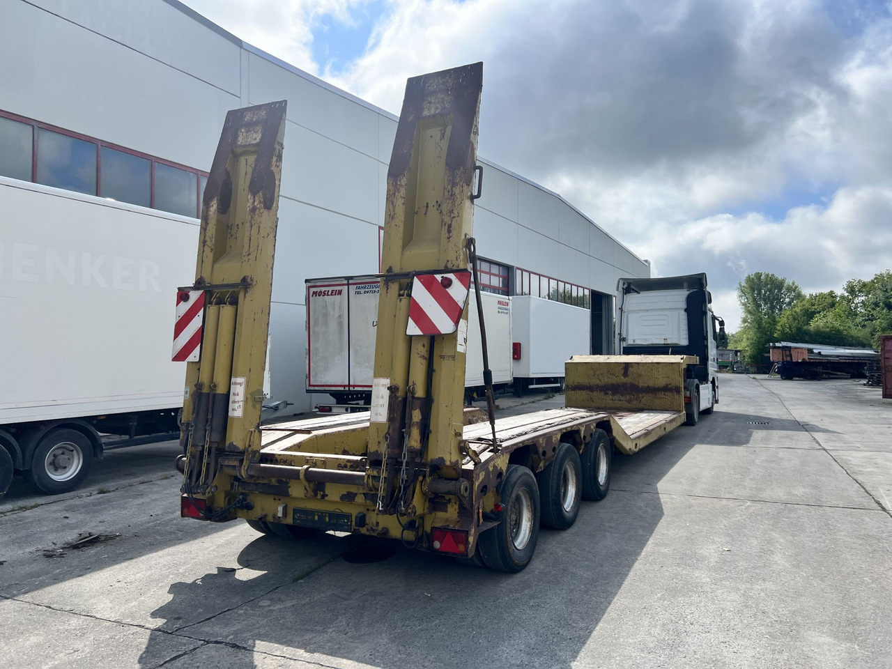 LANGENDORF SATBUE 30/38 3 Achs Tiefbett- Satteltieflader - Tieflader Auflieger: das Bild 3 LANGENDORF SATBUE 30/38 3 Achs Tiefbett- Satteltieflader - Tieflader Auflieger: das Bild 3