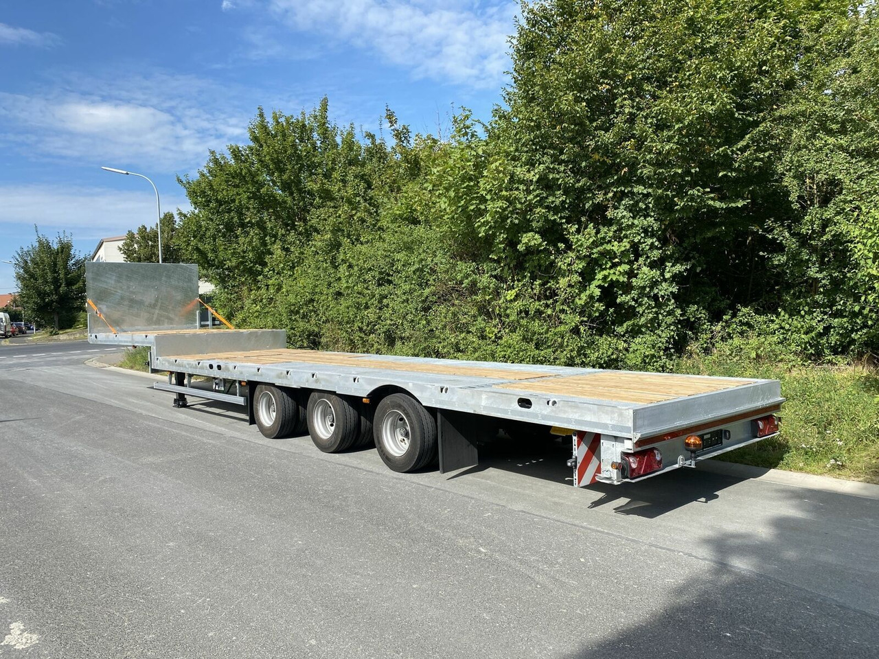 Möslein 3 Achs Tieflader für Fertigteile, Maschinen, Co - Pritschenauflieger/ Plattformauflieger: das Bild 2 Möslein 3 Achs Tieflader für Fertigteile, Maschinen, Co - Pritschenauflieger/ Plattformauflieger: das Bild 2