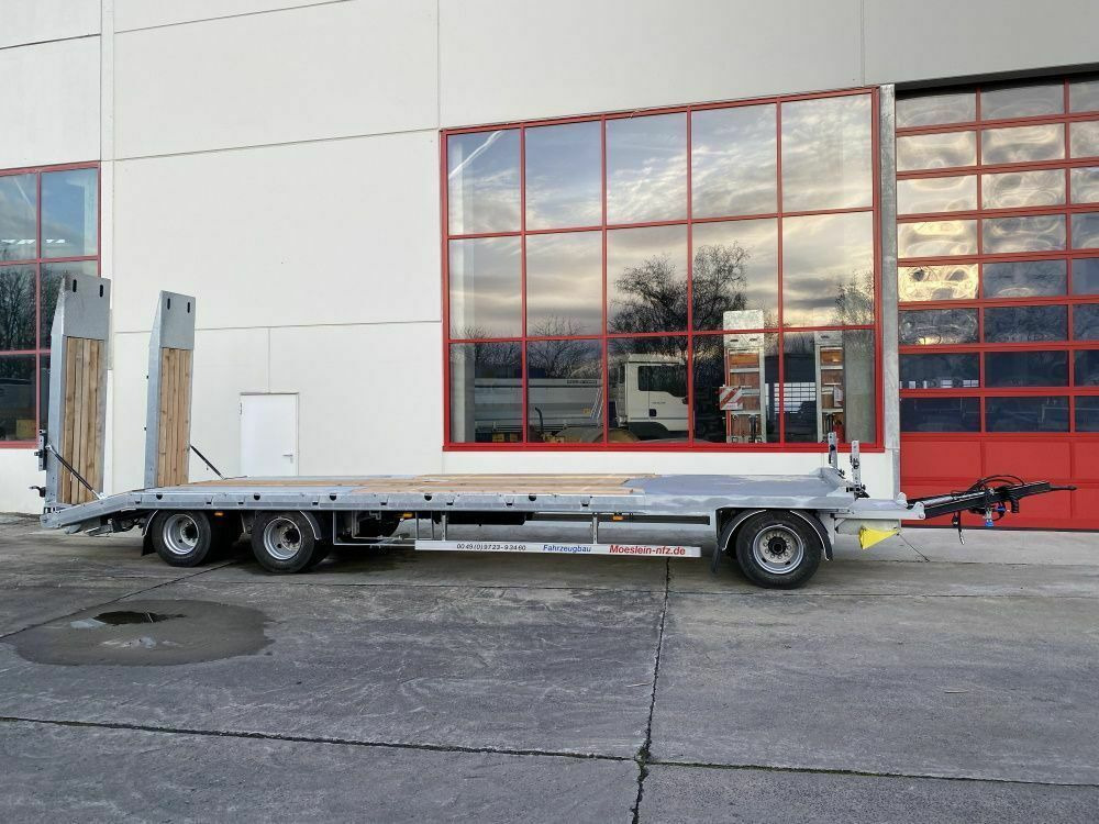 Möslein 3 Achs Tieflader mit gerader Ladefläche 8,10 m, - Tieflader Anhänger: das Bild 1 Möslein 3 Achs Tieflader mit gerader Ladefläche 8,10 m, - Tieflader Anhänger: das Bild 1