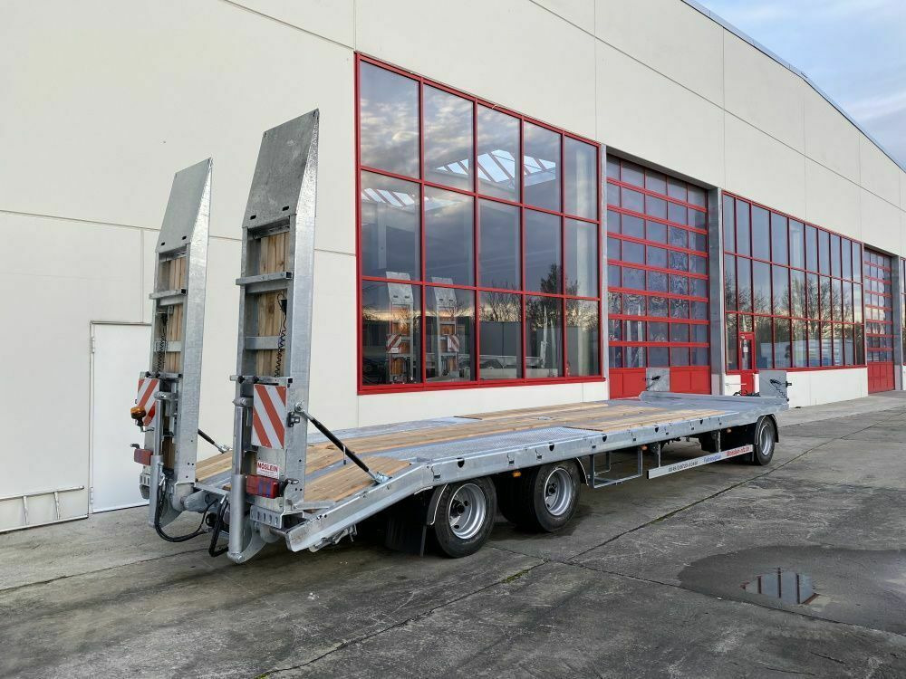 Möslein 3 Achs Tieflader mit gerader Ladefläche 8,10 m, - Tieflader Anhänger: das Bild 3 Möslein 3 Achs Tieflader mit gerader Ladefläche 8,10 m, - Tieflader Anhänger: das Bild 3