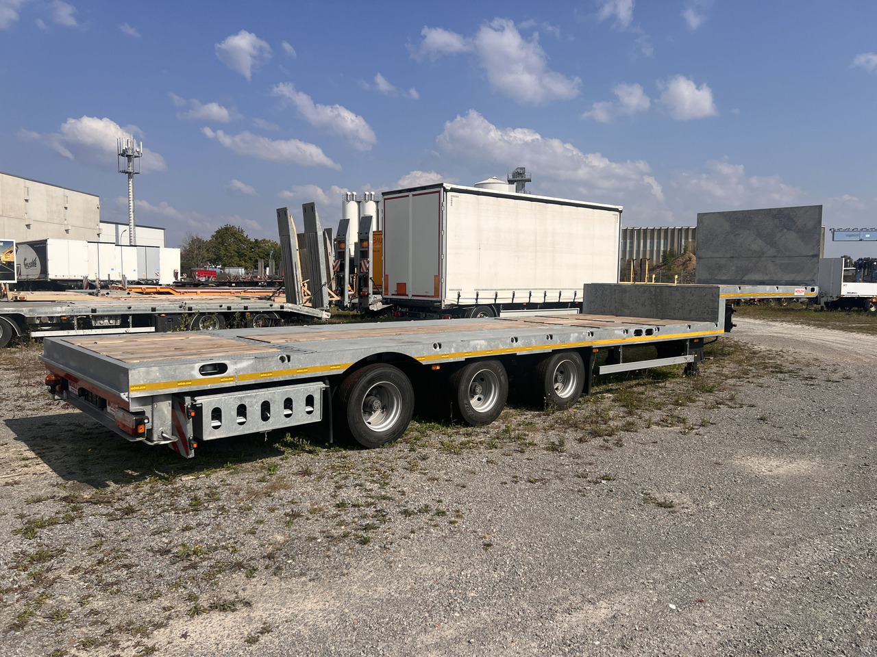 Möslein ST 3 Plato 8,7 3 Achs Satteltieflader Plato 45 t GGfür Fertigteile, Baumaschinen - Tieflader Auflieger: das Bild 3 Möslein ST 3 Plato 8,7 3 Achs Satteltieflader Plato 45 t GGfür Fertigteile, Baumaschinen - Tieflader Auflieger: das Bild 3