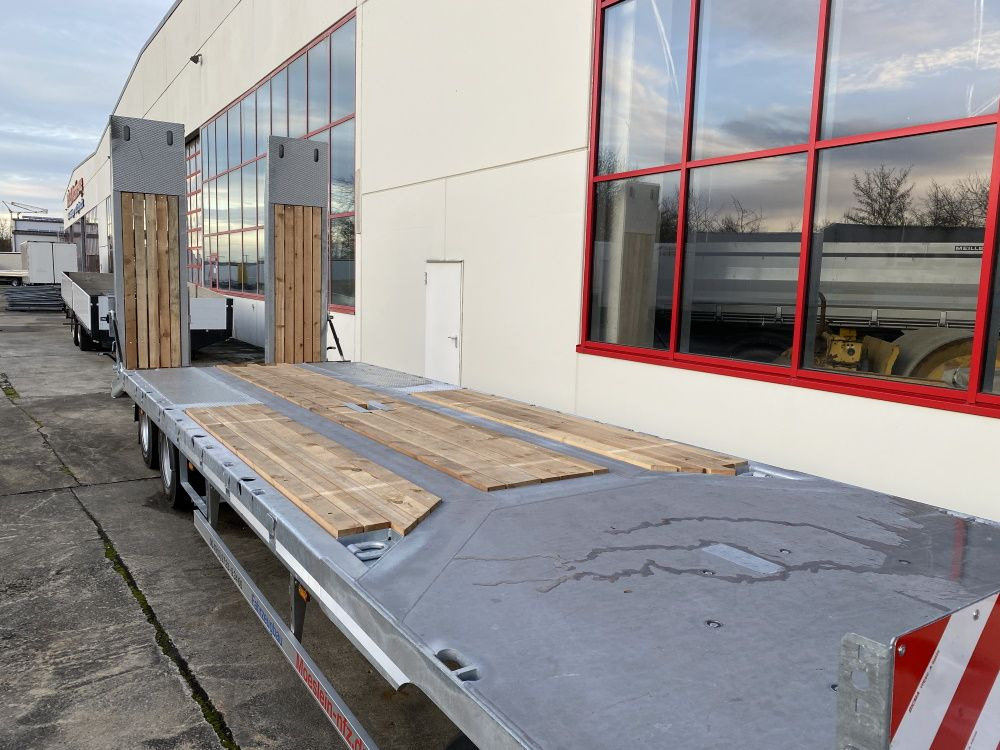 Möslein T 3-9,20 F Blatt 3 Achs Tieflader mit gerader Ladefläche 9 m, Neufahrzeug - Tieflader Anhänger: das Bild 2 Möslein T 3-9,20 F Blatt 3 Achs Tieflader mit gerader Ladefläche 9 m, Neufahrzeug - Tieflader Anhänger: das Bild 2