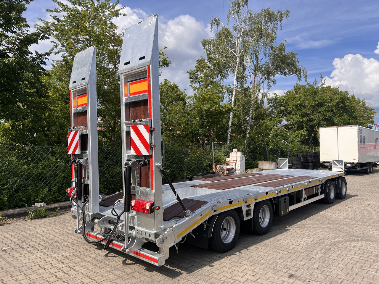 Möslein T4 VB H1 gerade neuer 4 Achs Tieflader gerade hydraulischen Rampen - Tieflader Anhänger: das Bild 5 Möslein T4 VB H1 gerade neuer 4 Achs Tieflader gerade hydraulischen Rampen - Tieflader Anhänger: das Bild 5