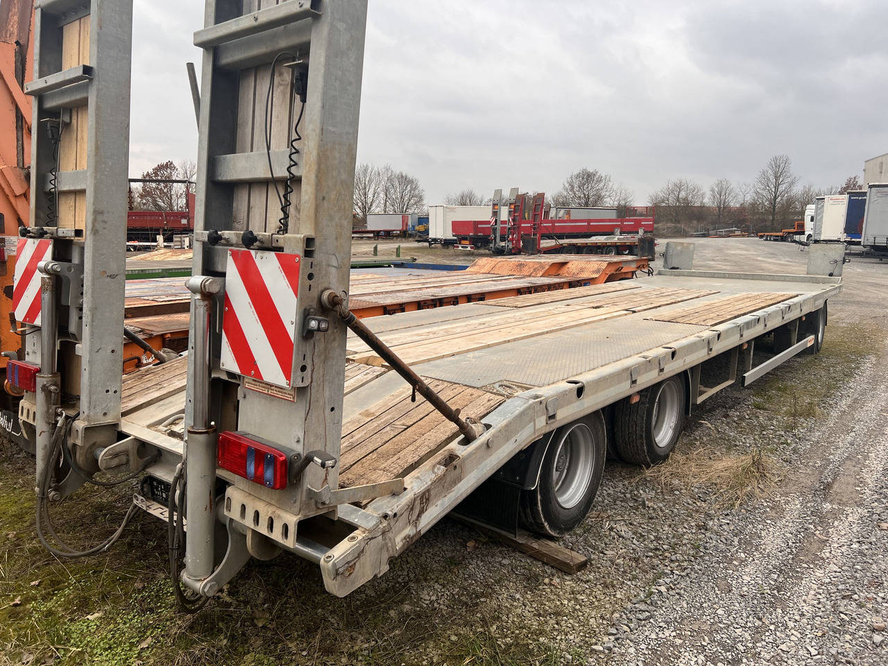 Möslein TO 3 F Schwebheim 3 Achs Tiefladeranhänger 9 m Ladefläche - Tieflader Anhänger: das Bild 3 Möslein TO 3 F Schwebheim 3 Achs Tiefladeranhänger 9 m Ladefläche - Tieflader Anhänger: das Bild 3