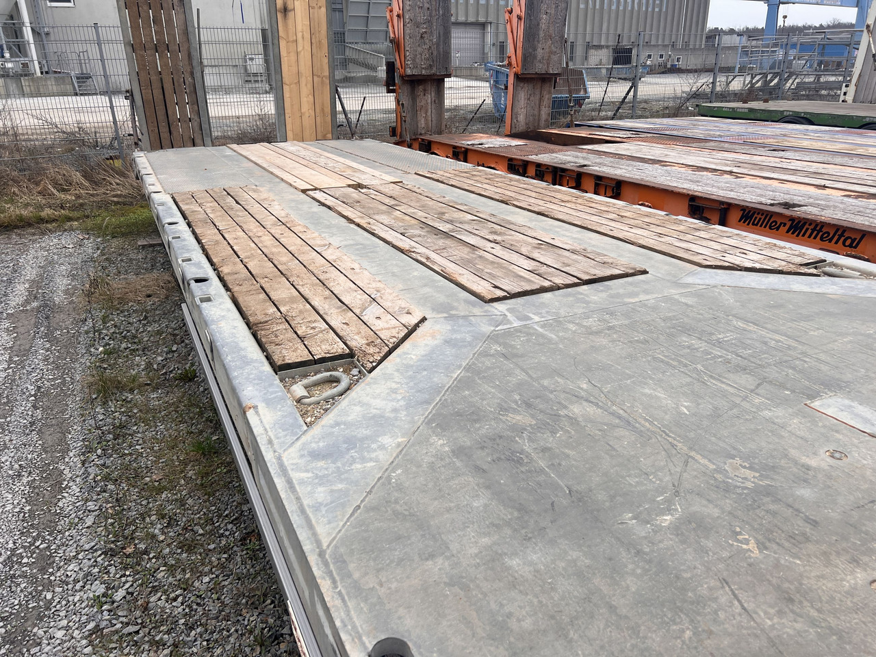 Möslein TO 3 F Schwebheim 3 Achs Tiefladeranhänger 9 m Ladefläche - Tieflader Anhänger: das Bild 2 Möslein TO 3 F Schwebheim 3 Achs Tiefladeranhänger 9 m Ladefläche - Tieflader Anhänger: das Bild 2