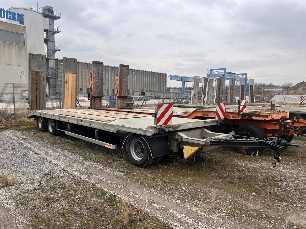 Möslein TO 3 F Schwebheim 3 Achs Tiefladeranhänger 9 m Ladefläche - Tieflader Anhänger: das Bild 1 Möslein TO 3 F Schwebheim 3 Achs Tiefladeranhänger 9 m Ladefläche - Tieflader Anhänger: das Bild 1