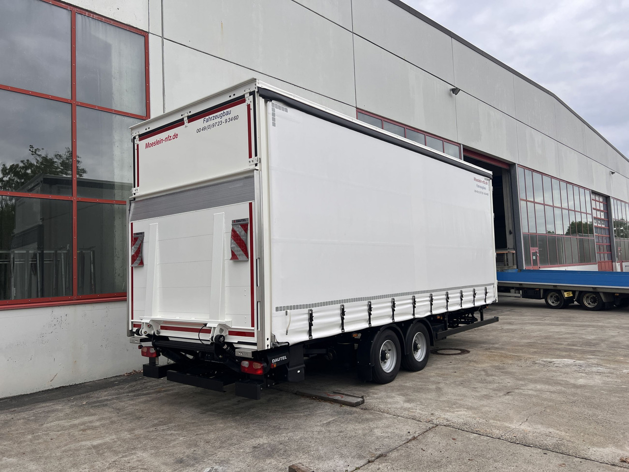 Möslein TPS 105 D-L Planenanhänger, Ladebordwand + Durchladbar neuwertig - Planenanhänger: das Bild 2 Möslein TPS 105 D-L Planenanhänger, Ladebordwand + Durchladbar neuwertig - Planenanhänger: das Bild 2