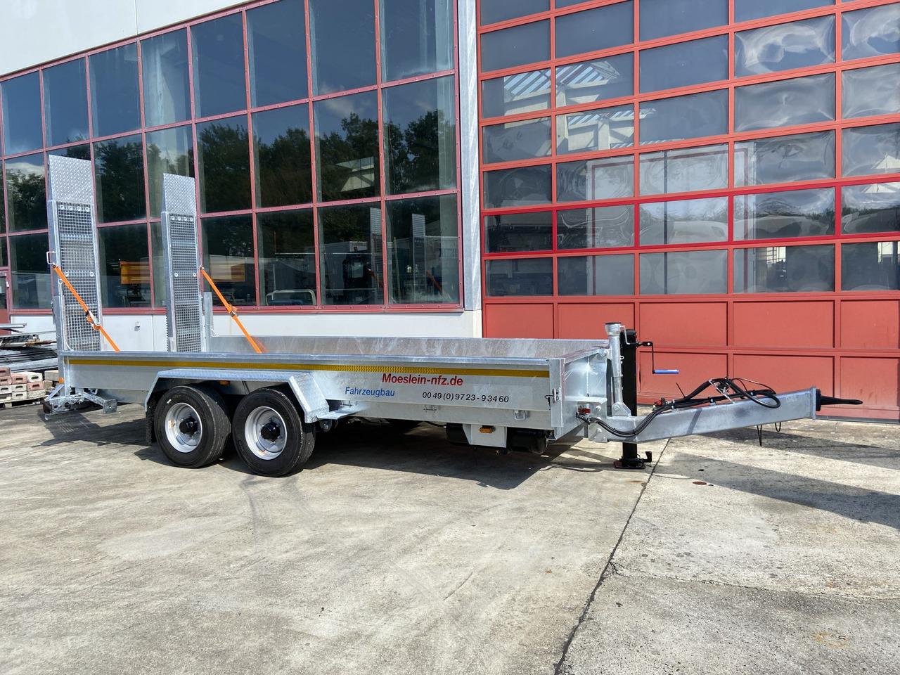 Möslein TT 11-E 5,50 - 2 Tandemtieflader5,50 m x 2 m, Feuerverzinkt - Tieflader Anhänger: das Bild 2 Möslein TT 11-E 5,50 - 2 Tandemtieflader5,50 m x 2 m, Feuerverzinkt - Tieflader Anhänger: das Bild 2