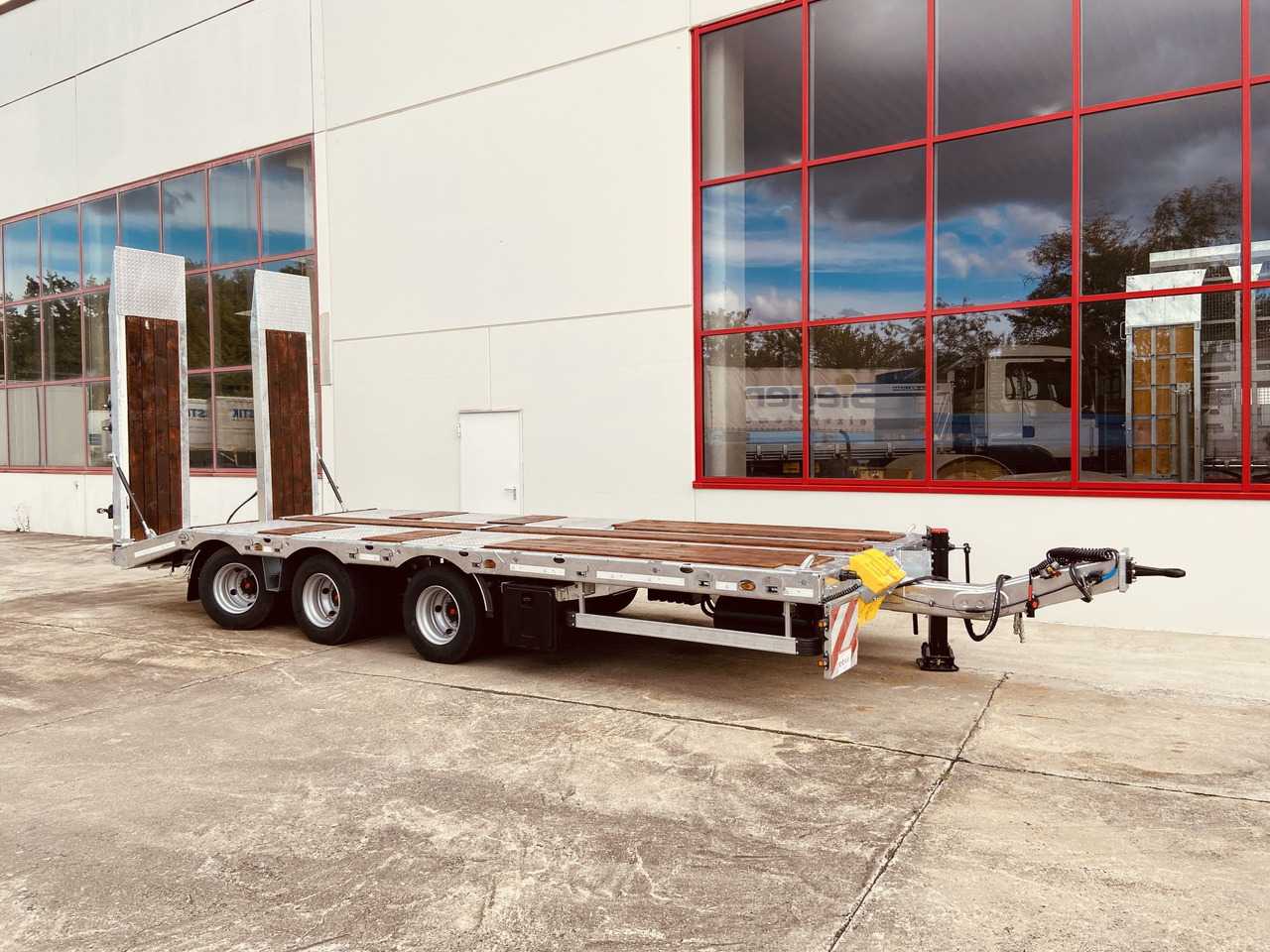 Möslein TT 28 Tridem- Tieflader 3 Achs, gelenktNeufahrzeug - Tieflader Anhänger: das Bild 4 Möslein TT 28 Tridem- Tieflader 3 Achs, gelenktNeufahrzeug - Tieflader Anhänger: das Bild 4