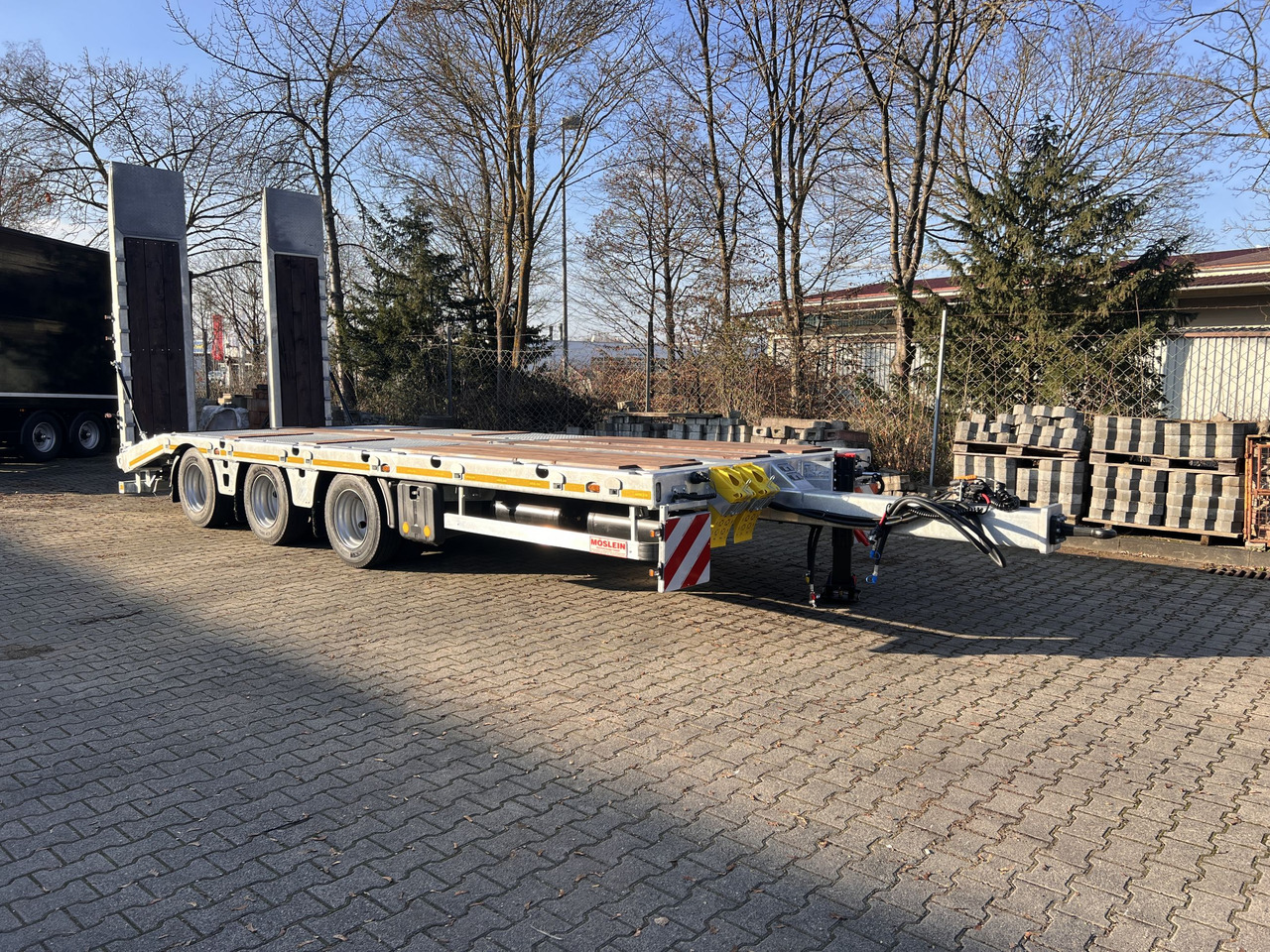 Möslein TT 32 Zugrohr gerade 34 t GG Tridem- Tieflader 3 Achs, gelenktNeufahrzeug - Tieflader Anhänger: das Bild 3 Möslein TT 32 Zugrohr gerade 34 t GG Tridem- Tieflader 3 Achs, gelenktNeufahrzeug - Tieflader Anhänger: das Bild 3