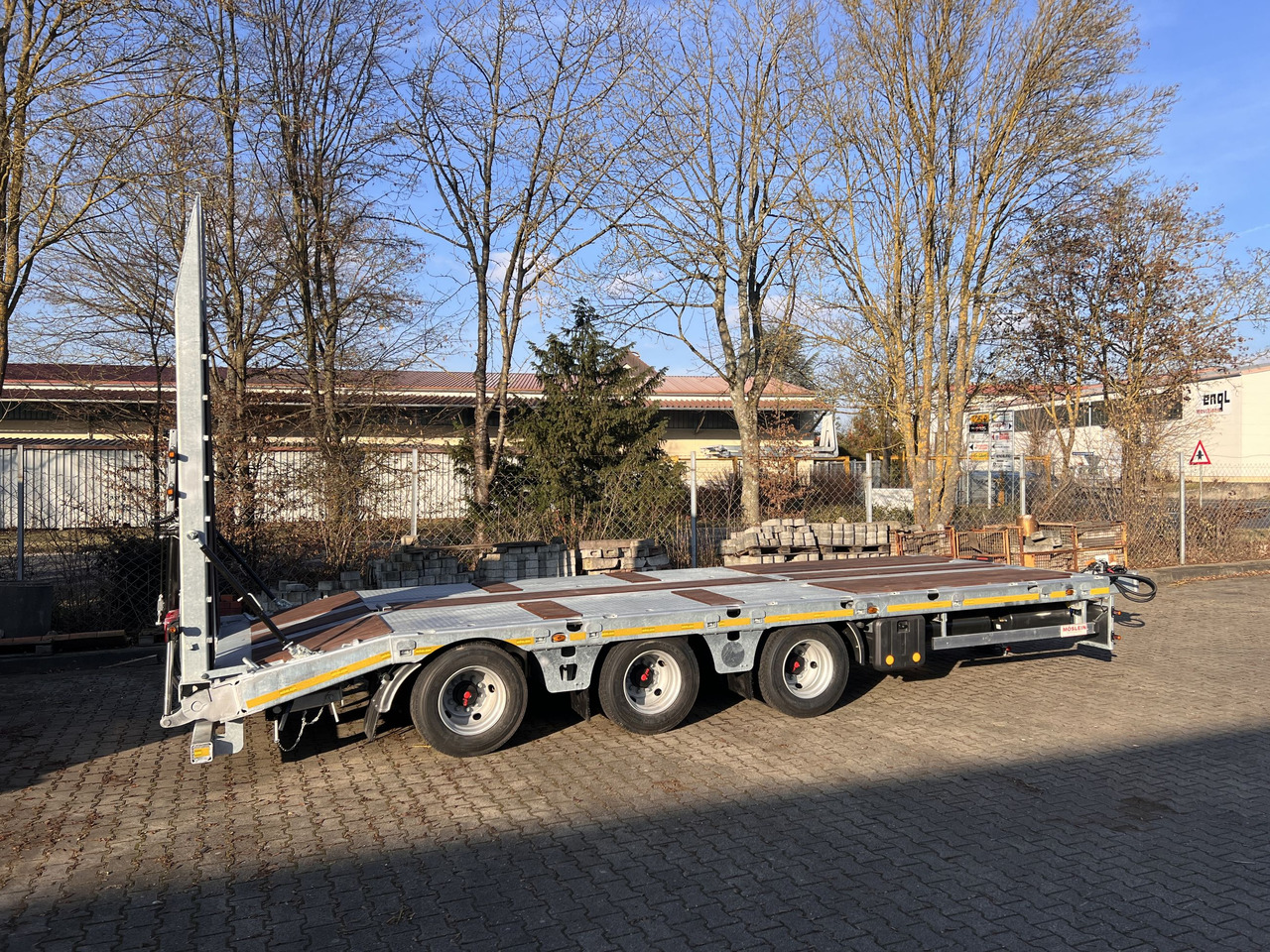 Möslein TT 32 Zugrohr gerade 34 t GG Tridem- Tieflader 3 Achs, gelenktNeufahrzeug - Tieflader Anhänger: das Bild 4 Möslein TT 32 Zugrohr gerade 34 t GG Tridem- Tieflader 3 Achs, gelenktNeufahrzeug - Tieflader Anhänger: das Bild 4