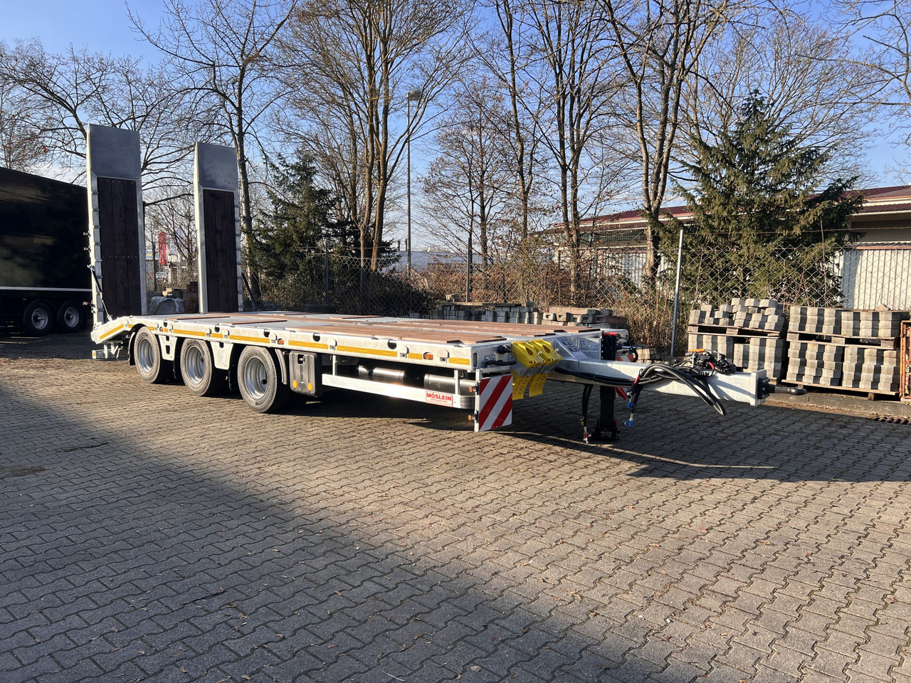 Möslein TT 32 Zugrohr gerade 34 t GG Tridem- Tieflader 3 Achs, gelenktNeufahrzeug - Tieflader Anhänger: das Bild 5 Möslein TT 32 Zugrohr gerade 34 t GG Tridem- Tieflader 3 Achs, gelenktNeufahrzeug - Tieflader Anhänger: das Bild 5