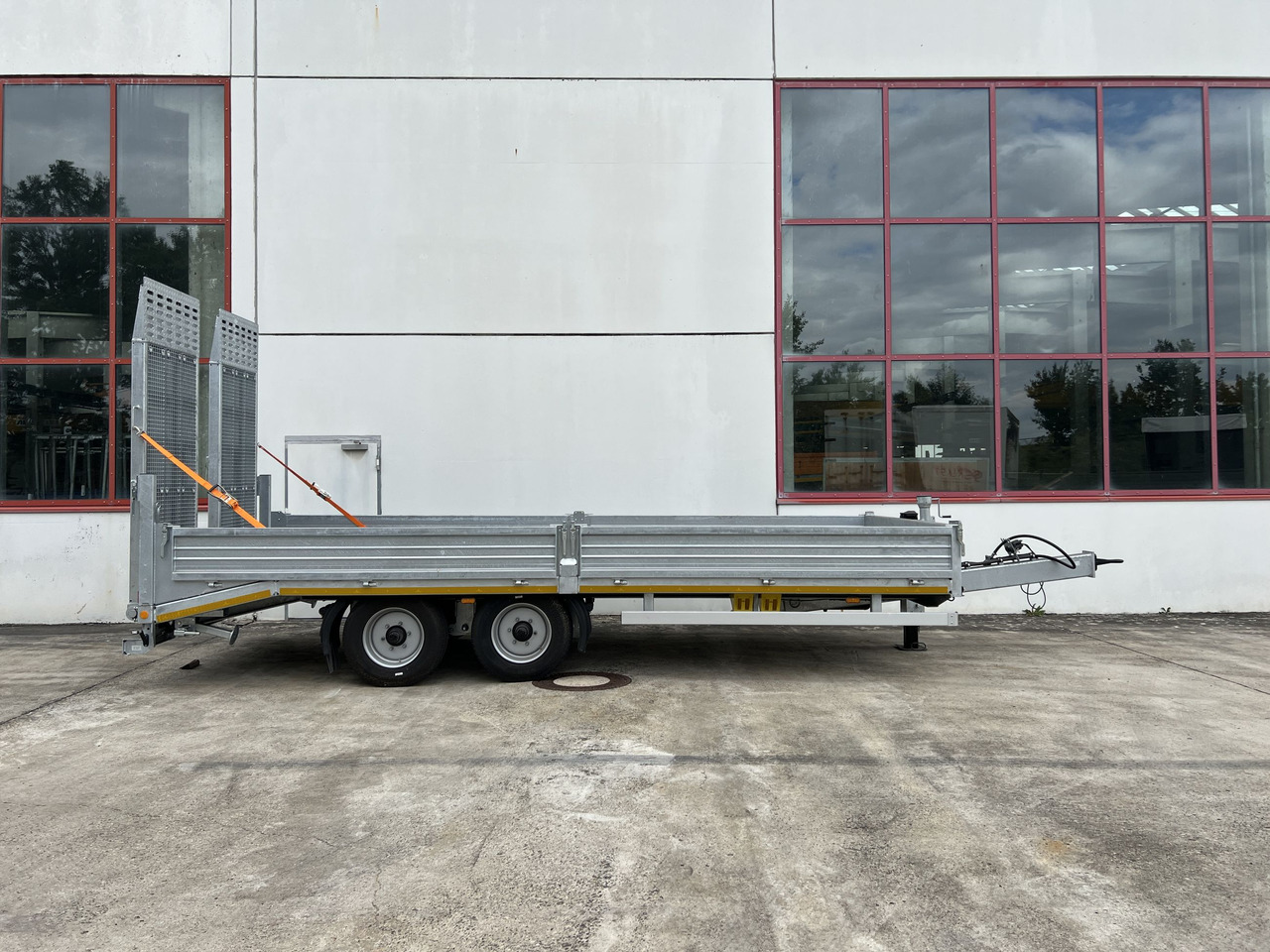 Möslein TT11 BR Neuer Tandemtieflader, breit Rampen - Tieflader Anhänger: das Bild 1 Möslein TT11 BR Neuer Tandemtieflader, breit Rampen - Tieflader Anhänger: das Bild 1