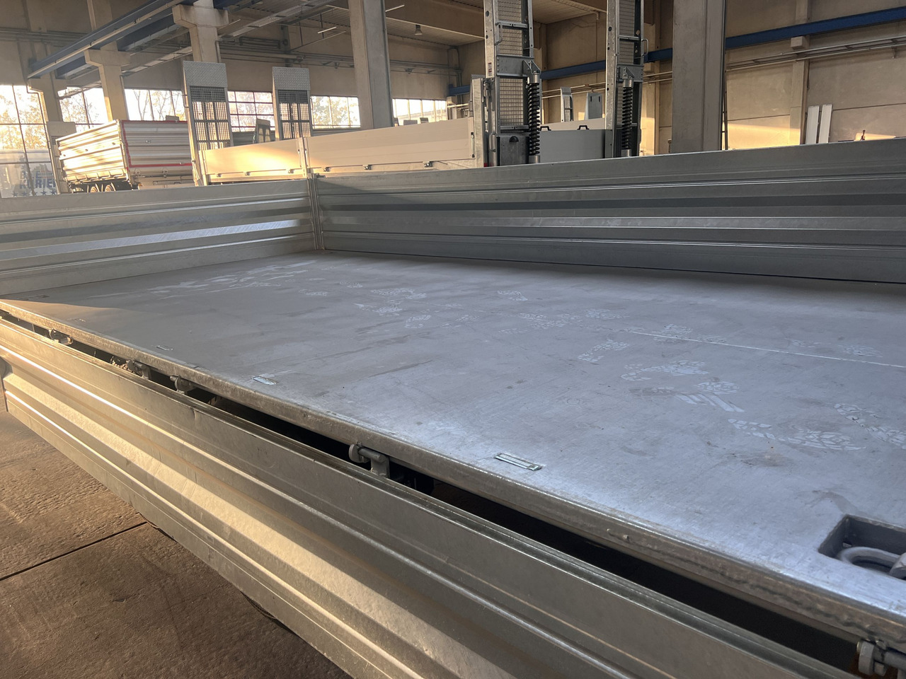 Möslein TTD 14 5,70 m 14 t Kipper Tieflader 5,70 m lang, Breite Reifen-- Neufahrzeug -- - Kipper Anhänger: das Bild 4 Möslein TTD 14 5,70 m 14 t Kipper Tieflader 5,70 m lang, Breite Reifen-- Neufahrzeug -- - Kipper Anhänger: das Bild 4