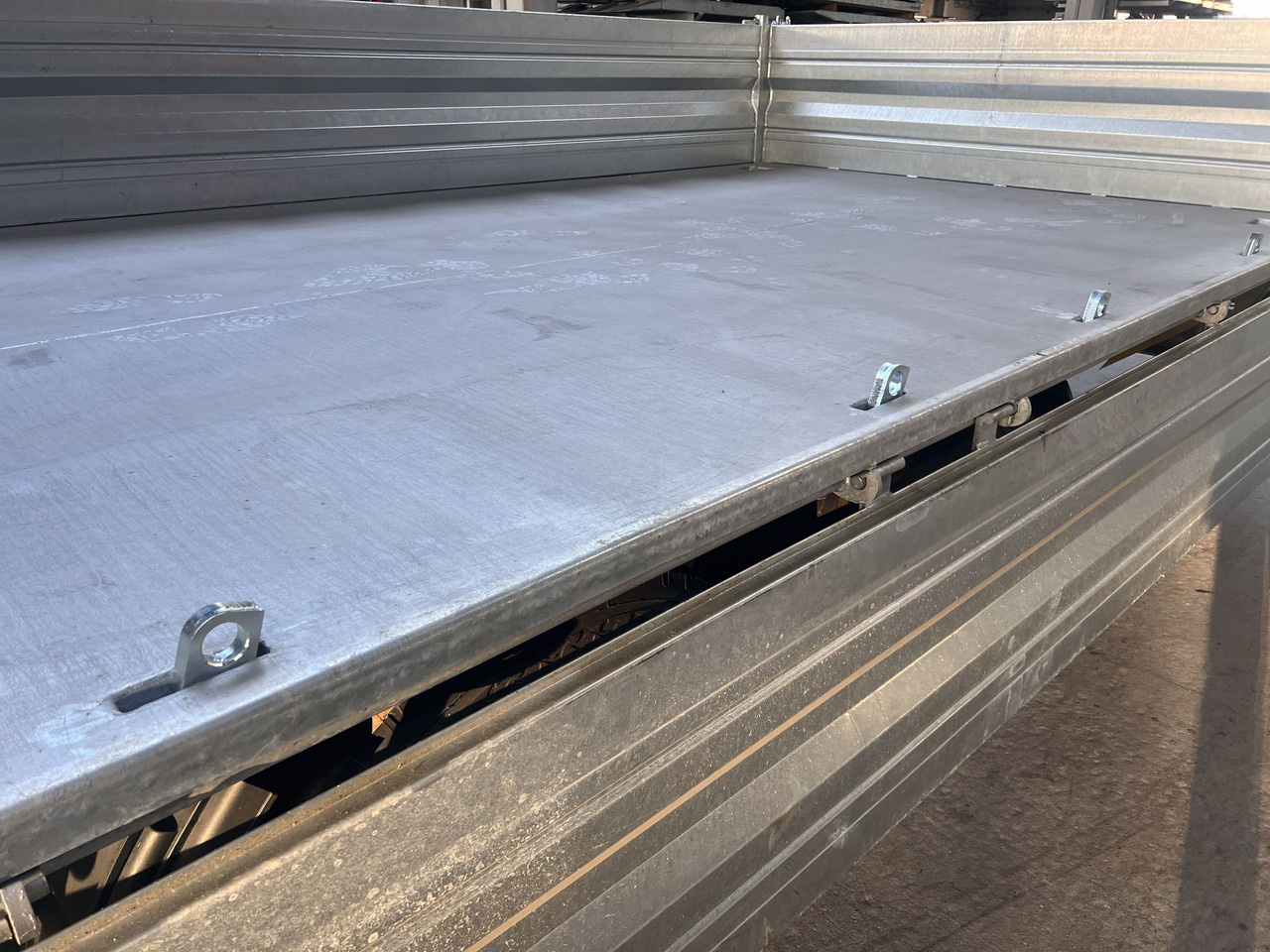 Möslein TTD 14 5,70 m 14 t Tandem- Kipper Tieflader 5,70 m lang, Breite Reifen-- Neufahrzeug -- - Kipper Anhänger: das Bild 2 Möslein TTD 14 5,70 m 14 t Tandem- Kipper Tieflader 5,70 m lang, Breite Reifen-- Neufahrzeug -- - Kipper Anhänger: das Bild 2