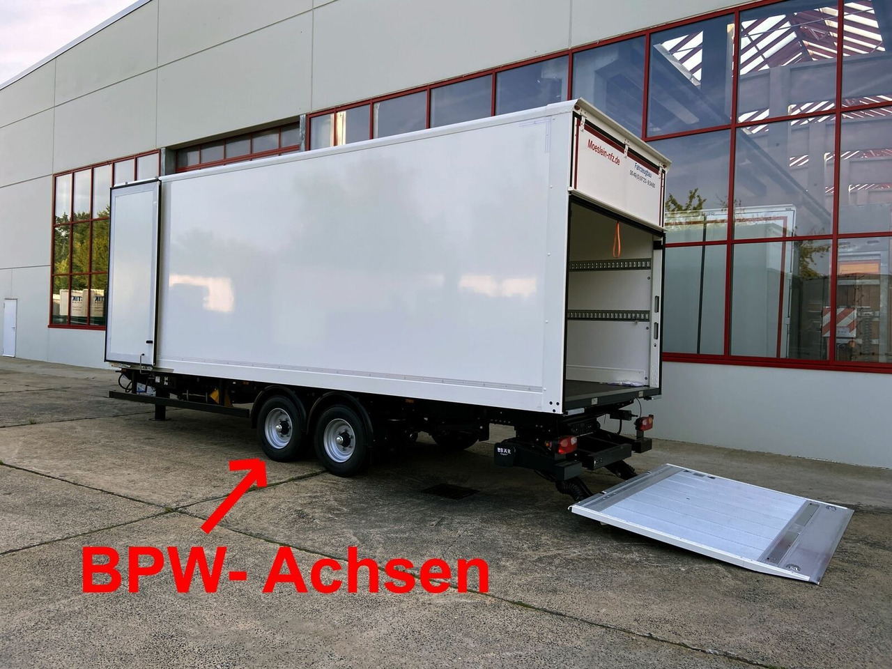 Möslein Tandem Koffer, Ladebordwand 1,5 t + Durchladbar - Koffer Anhänger: das Bild 5 Möslein Tandem Koffer, Ladebordwand 1,5 t + Durchladbar - Koffer Anhänger: das Bild 5