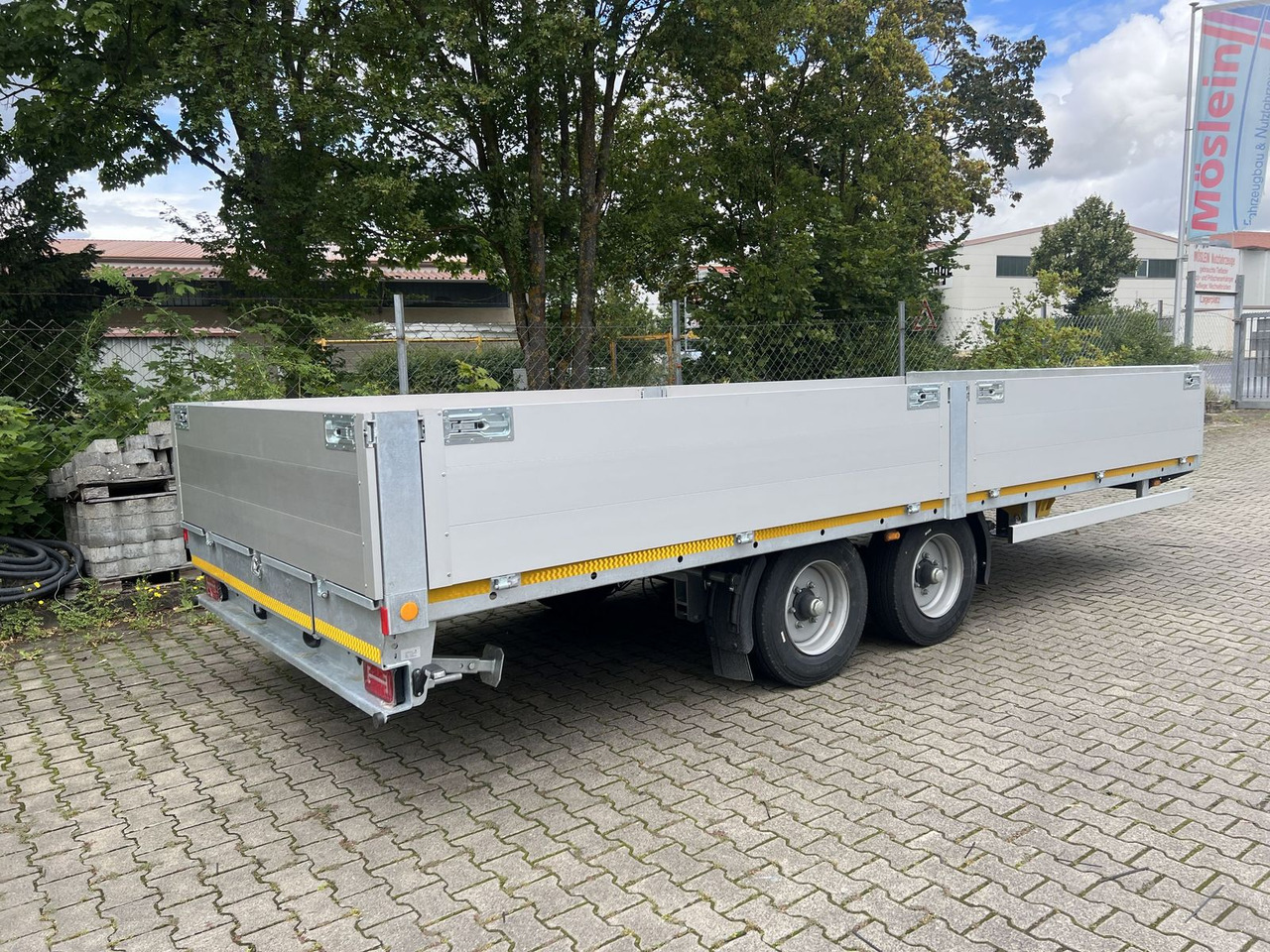 Möslein Tandem Pritsche- Tieflader mit Rungentaschen - Tieflader Anhänger: das Bild 5 Möslein Tandem Pritsche- Tieflader mit Rungentaschen - Tieflader Anhänger: das Bild 5