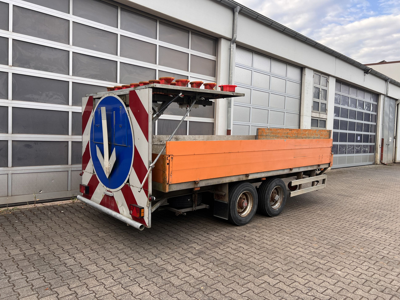 Schmitz Korbach SDAH Tandempritsche - Pritschenanhänger/ Plattformanhänger: das Bild 3 Schmitz Korbach SDAH Tandempritsche - Pritschenanhänger/ Plattformanhänger: das Bild 3
