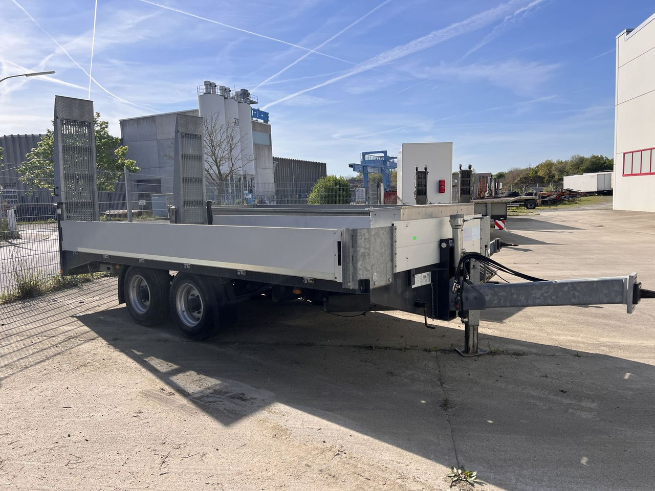 Tandemtieflader, wenig Benutzt - Tieflader Anhänger: das Bild 1 Tandemtieflader, wenig Benutzt - Tieflader Anhänger: das Bild 1