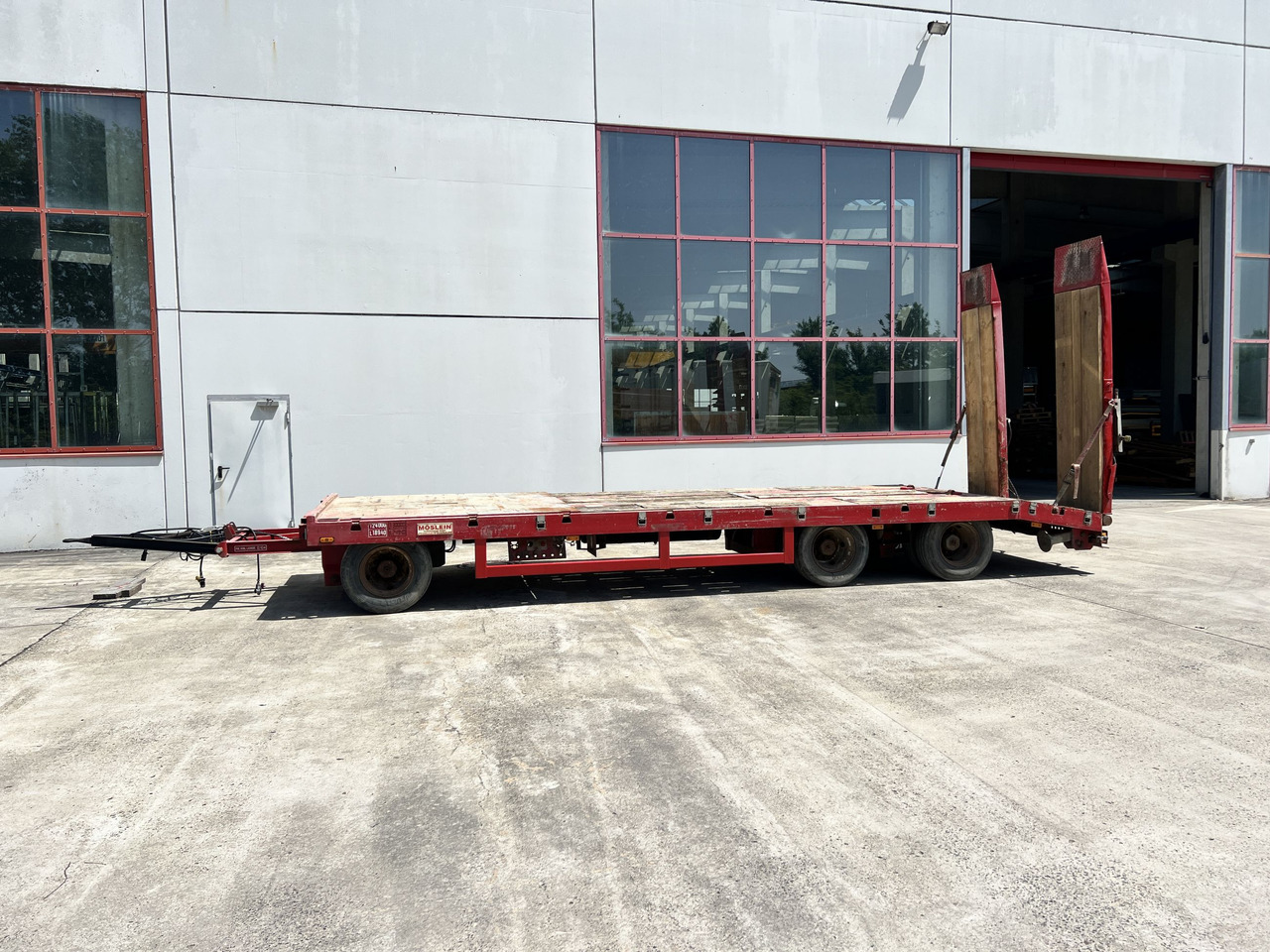 T3 3 Achs Tiefladeranhänger mit gerader Ladefläche - Tieflader Anhänger: das Bild 1 T3 3 Achs Tiefladeranhänger mit gerader Ladefläche - Tieflader Anhänger: das Bild 1