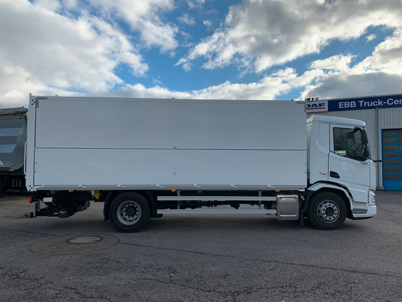 DAF FA XD 370 zikun Swing-Board-Aufbau - Getränkeaufbau LKW: das Bild 3 DAF FA XD 370 zikun Swing-Board-Aufbau - Getränkeaufbau LKW: das Bild 3