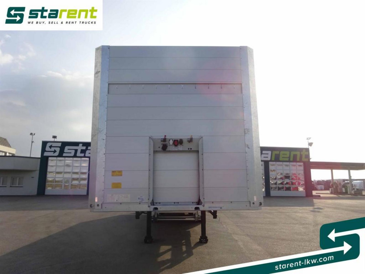 Schmitz Baustofftrailer Liftachse Rungen 80cm Bordwände - Pritschenauflieger/ Plattformauflieger: das Bild 2 Schmitz Baustofftrailer Liftachse Rungen 80cm Bordwände - Pritschenauflieger/ Plattformauflieger: das Bild 2