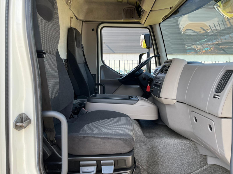 Innenraum Bild 3: Koffer LKW DAF LF 210, 4x2, Euro 6, Airco, Nav