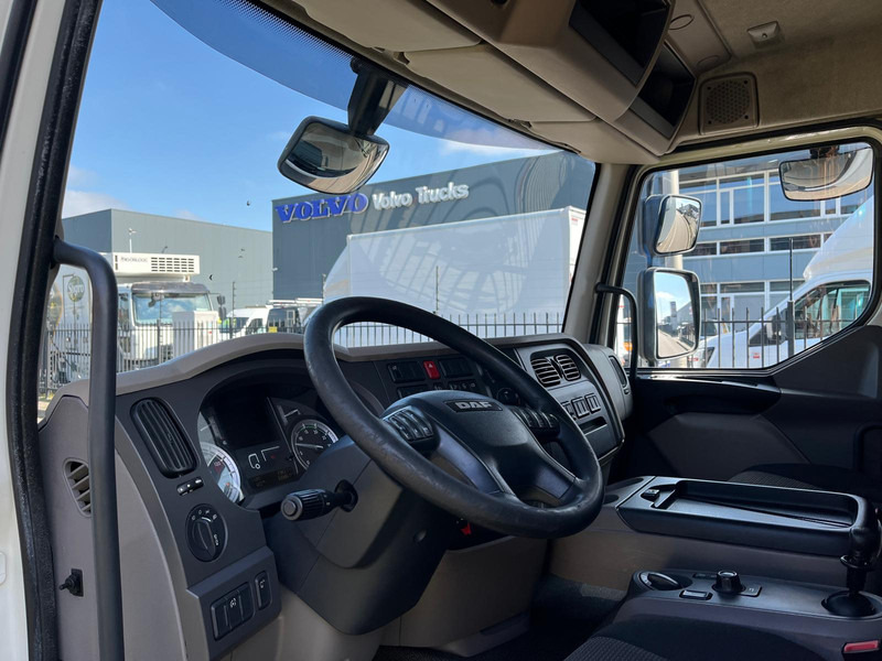 Innenraum Bild 1: Koffer LKW DAF LF 210, 4x2, Euro 6, Airco, Nav