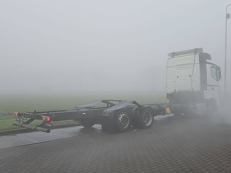 Mercedes-Benz ACTROS 2540 - Fahrgestell LKW: das Bild 3 Mercedes-Benz ACTROS 2540 - Fahrgestell LKW: das Bild 3