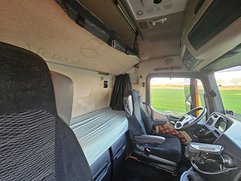 Innenraum Bild 3: Sattelzugmaschine Mercedes-Benz ACTROS 2545 LS 6X2 RETARDER  BIGSP.