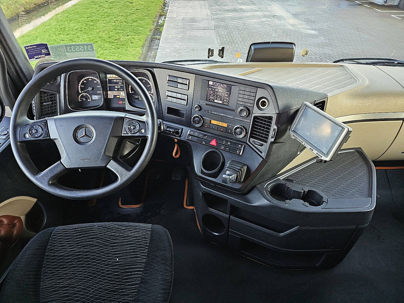 Innenraum Bild 1: Sattelzugmaschine Mercedes-Benz ACTROS 2545 LS 6X2 RETARDER  BIGSP.