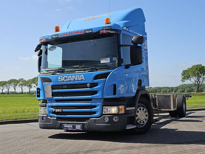 Scania P250 310TKM AIRCO WB560 - Fahrgestell LKW: das Bild 1 Scania P250 310TKM AIRCO WB560 - Fahrgestell LKW: das Bild 1