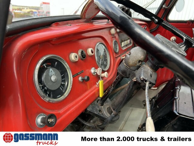 Hanomag LF8 Markant L Diesel - Oldtimer - Feuerwehrfahrzeug: das Bild 3 Hanomag LF8 Markant L Diesel - Oldtimer - Feuerwehrfahrzeug: das Bild 3