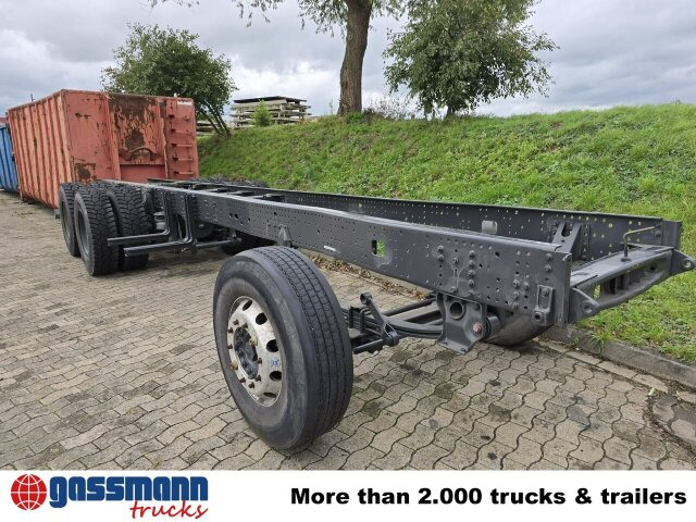 Fahrgestell LKW, Zustand - NEU Iveco Trakker AD260T45 6x4, BRANDSCHADEN FAHRERHAUS!: das Bild 11