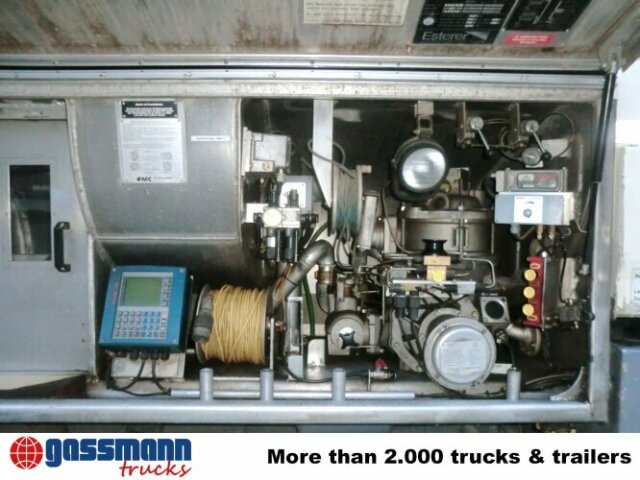 Mercedes-Benz SK 1824 L 4x2, Esterer Tankaufbau ca. 13.100l, 2 - Tankwagen: das Bild 2 Mercedes-Benz SK 1824 L 4x2, Esterer Tankaufbau ca. 13.100l, 2 - Tankwagen: das Bild 2