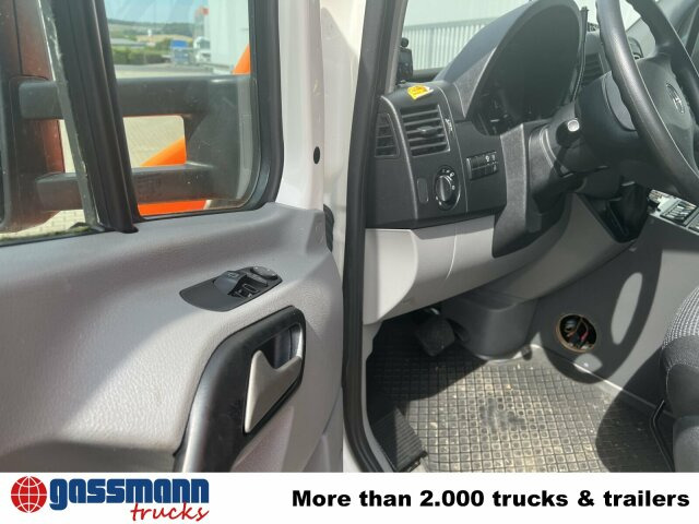 Mercedes-Benz Sprinter 516 CDI 4x2, Rettungswagen, Bi-Xenon - Kastenwagen: das Bild 4 Mercedes-Benz Sprinter 516 CDI 4x2, Rettungswagen, Bi-Xenon - Kastenwagen: das Bild 4