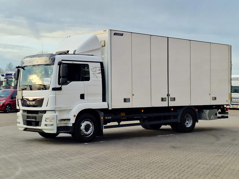MAN TGM 18.340 4x2 - Sleepercab - Box with sidedoors - Loadlift - Full air - Euro 6 - Automatic - Koffer LKW: das Bild 3 MAN TGM 18.340 4x2 - Sleepercab - Box with sidedoors - Loadlift - Full air - Euro 6 - Automatic - Koffer LKW: das Bild 3