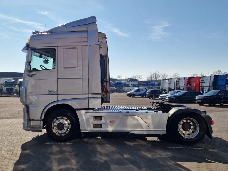 DAF XF 440 SpaceCab 4x2 - Full spoiler - Alloy wheels - Air horn - Light bar - Sattelzugmaschine: das Bild 4 DAF XF 440 SpaceCab 4x2 - Full spoiler - Alloy wheels - Air horn - Light bar - Sattelzugmaschine: das Bild 4