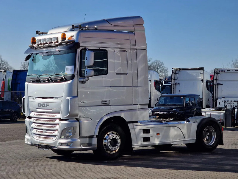 DAF XF 440 SpaceCab 4x2 - Full spoiler - Alloy wheels - Air horn - Light bar - Sattelzugmaschine: das Bild 3 DAF XF 440 SpaceCab 4x2 - Full spoiler - Alloy wheels - Air horn - Light bar - Sattelzugmaschine: das Bild 3