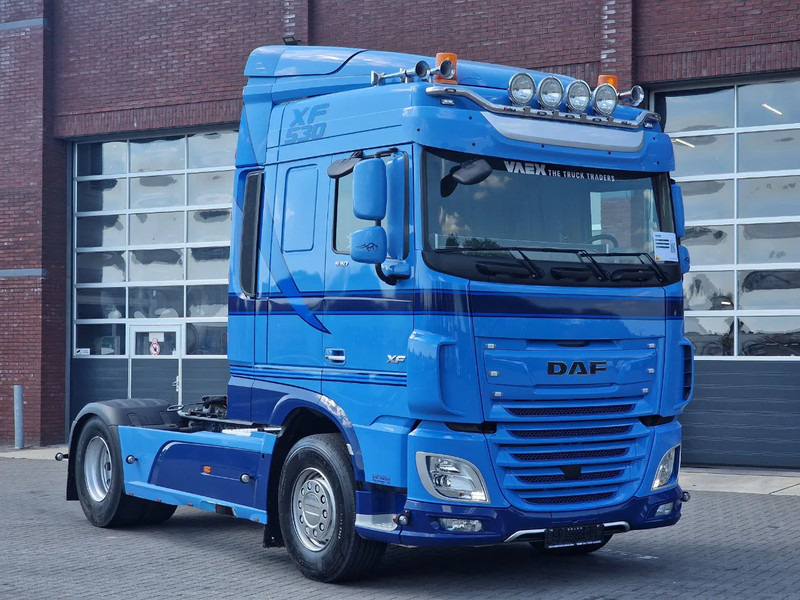 DAF XF 530 SpaceCab 4x2 - Night clima - Full spoiler - PTO Prep - Light bar - Sattelzugmaschine: das Bild 1 DAF XF 530 SpaceCab 4x2 - Night clima - Full spoiler - PTO Prep - Light bar - Sattelzugmaschine: das Bild 1