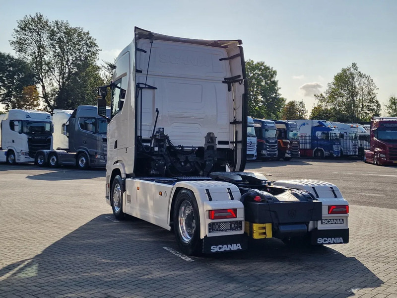 Scania 590S V8 NGS Highline 4x2 - New - Facelift - Full spec - Retarder - Leather - Full air - Sattelzugmaschine: das Bild 5 Scania 590S V8 NGS Highline 4x2 - New - Facelift - Full spec - Retarder - Leather - Full air - Sattelzugmaschine: das Bild 5